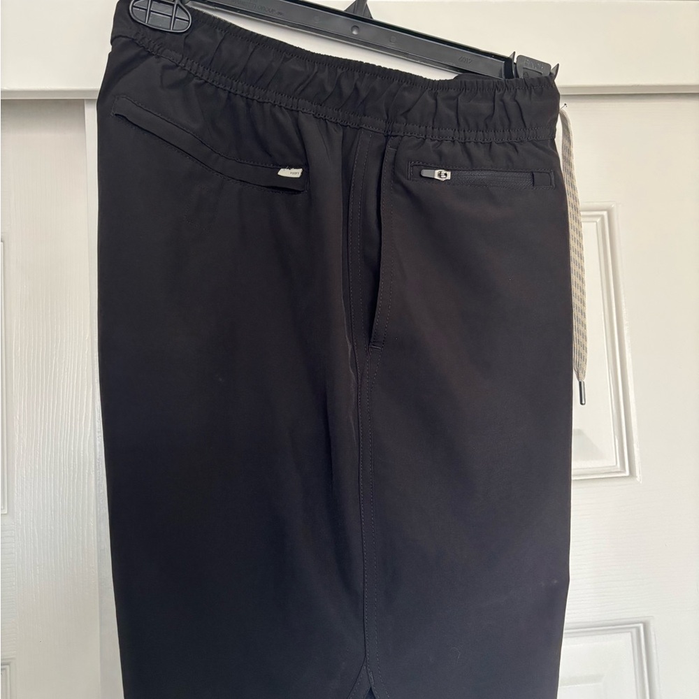 Vuori Men’s Banks Shorts